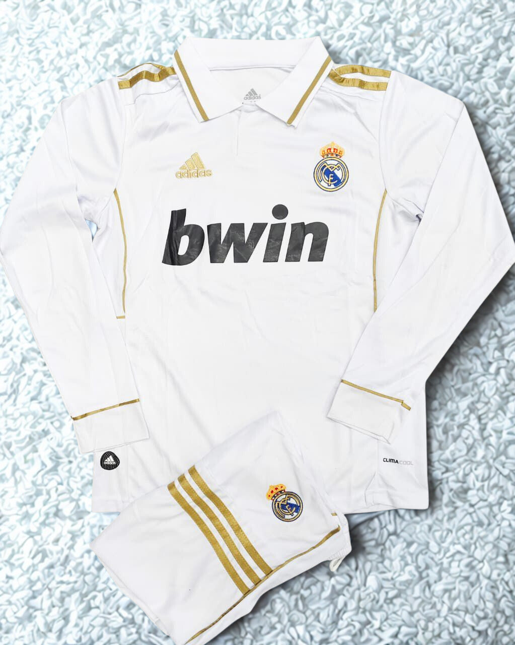 Real Madrid retro Home Set with shorts (full sleeves)