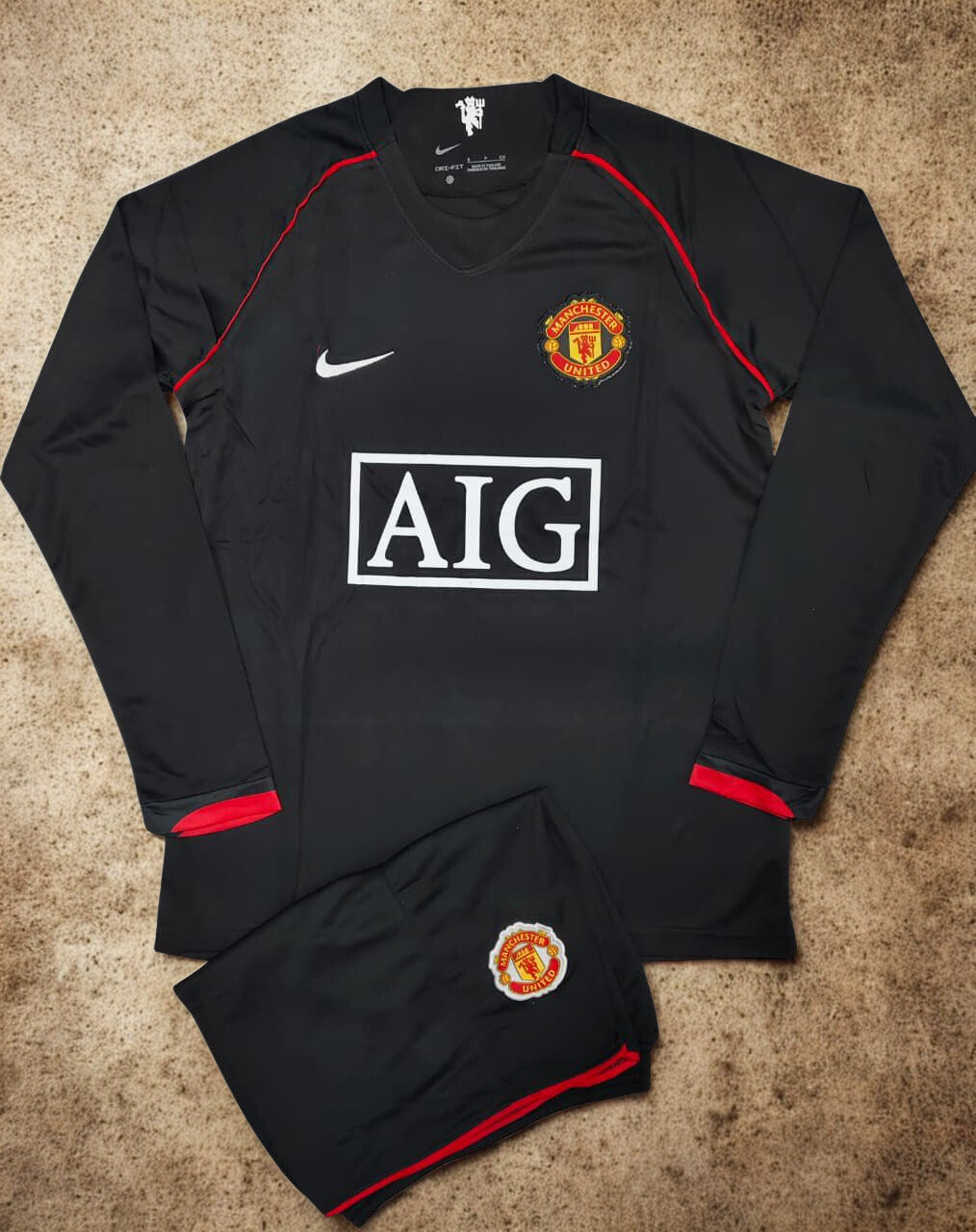 Manchester United Retro Away Set with shorts (full sleeves)